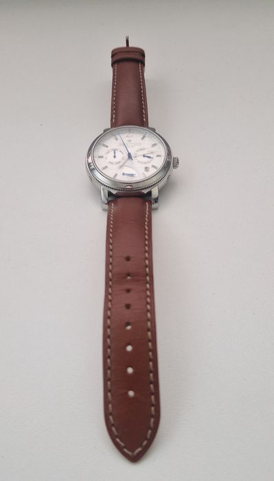 Zegarek mechaniczny z rezrwą chodu.