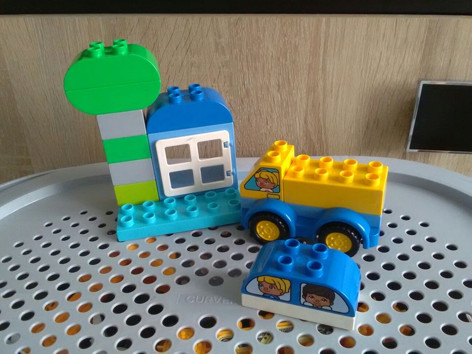 LEGO Duplo podwójne autko i domek