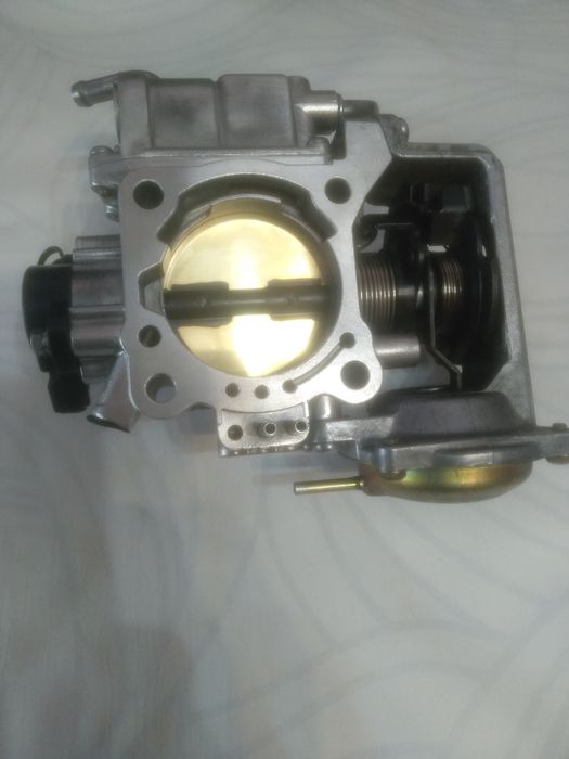 Продам дроссельную заслонку  Митсубиси Pajero.   Оригинал !