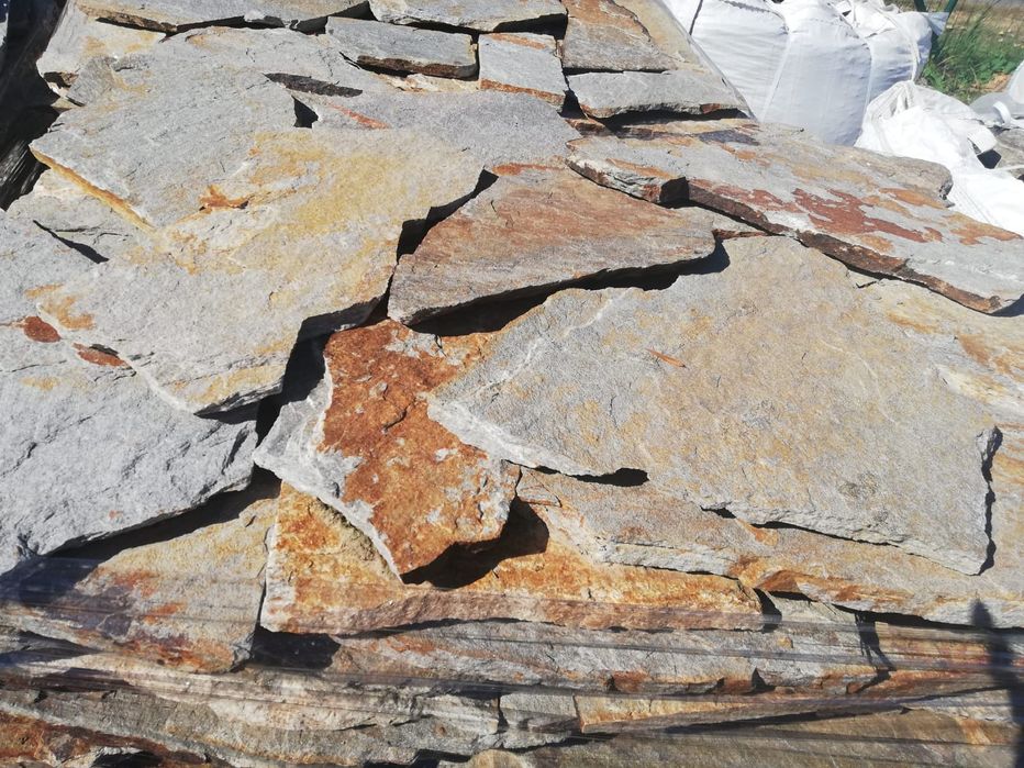 Kamień naturalny elewacyjny gnejs szary złoty płaski 1-3 cm z dostawą