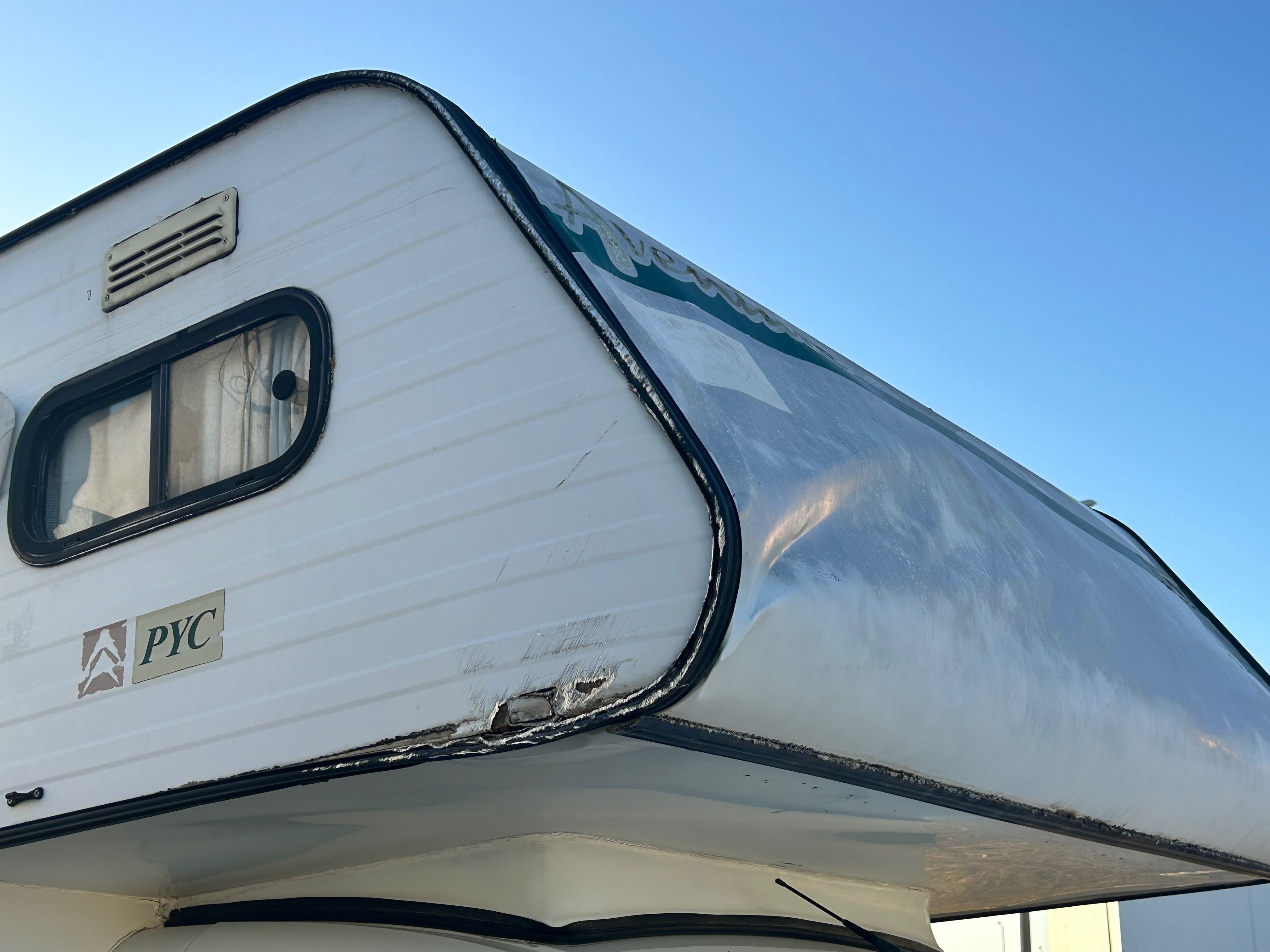 Autocaravana à Venda – Com Danos Após Acidente