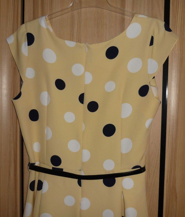 Żółta rozkloszowana sukienka w grochy z paskiem roz. M/L Two Blue