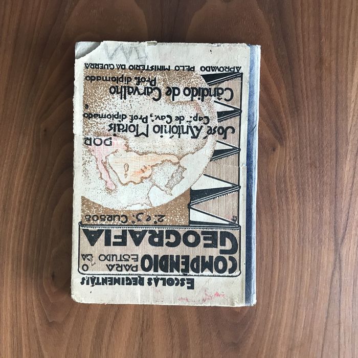 Livros de Geografia e História