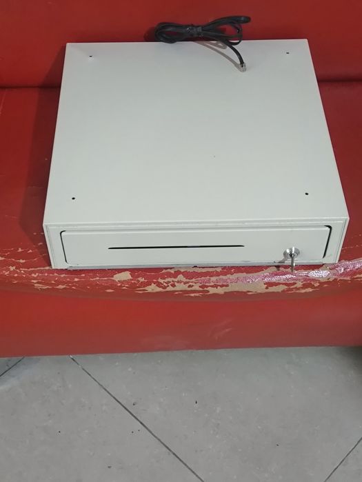 Денежный ящик,касса