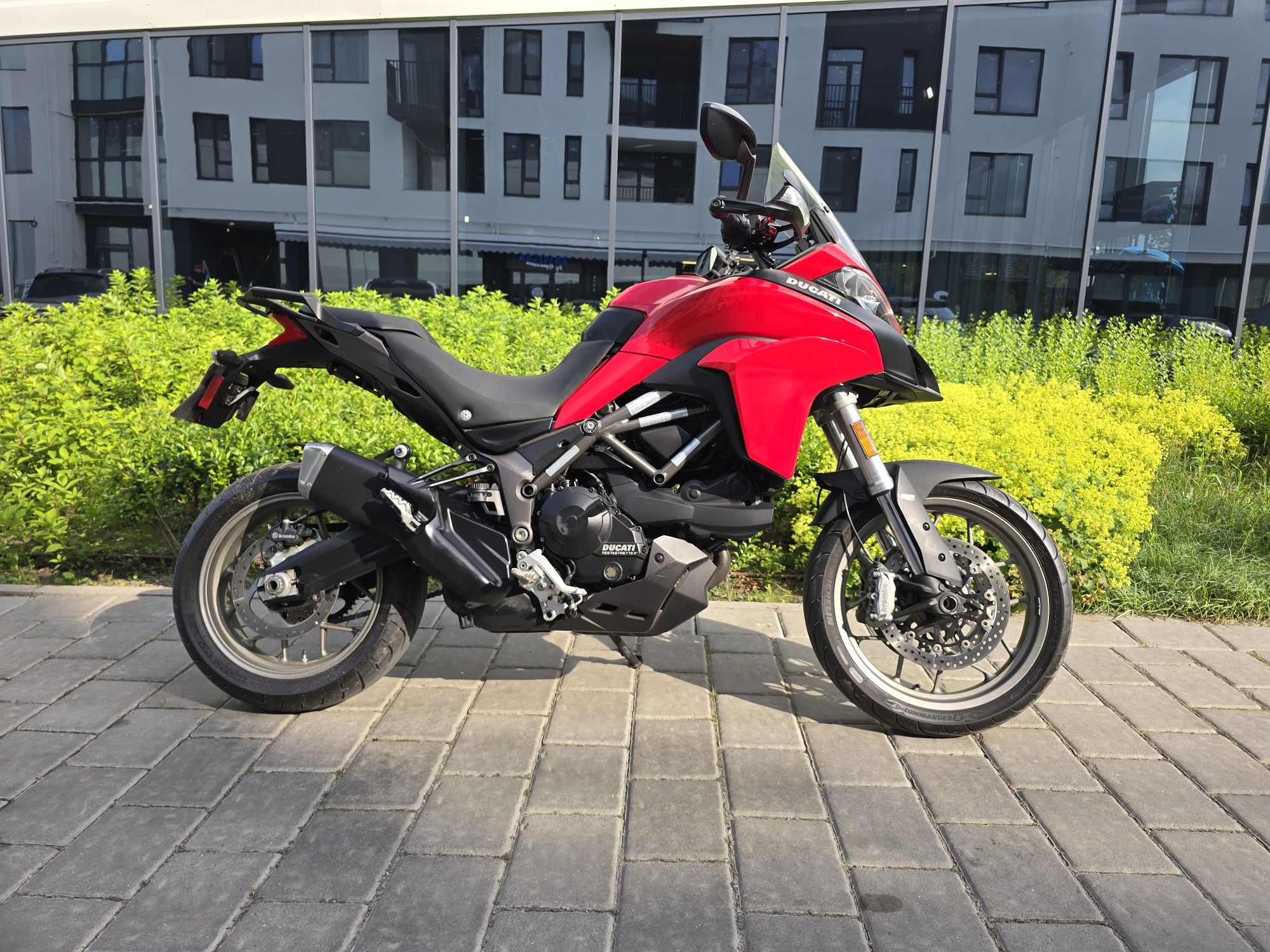 Мотоцкл Ducati multistrada 950
