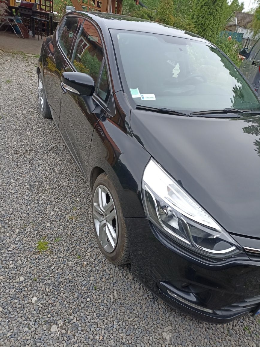 Samochód Renault Clio