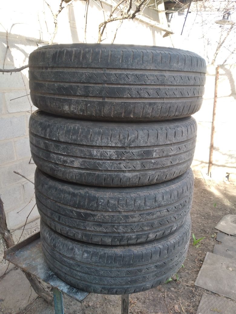 Шини Bridgestone 195х65 R-15.