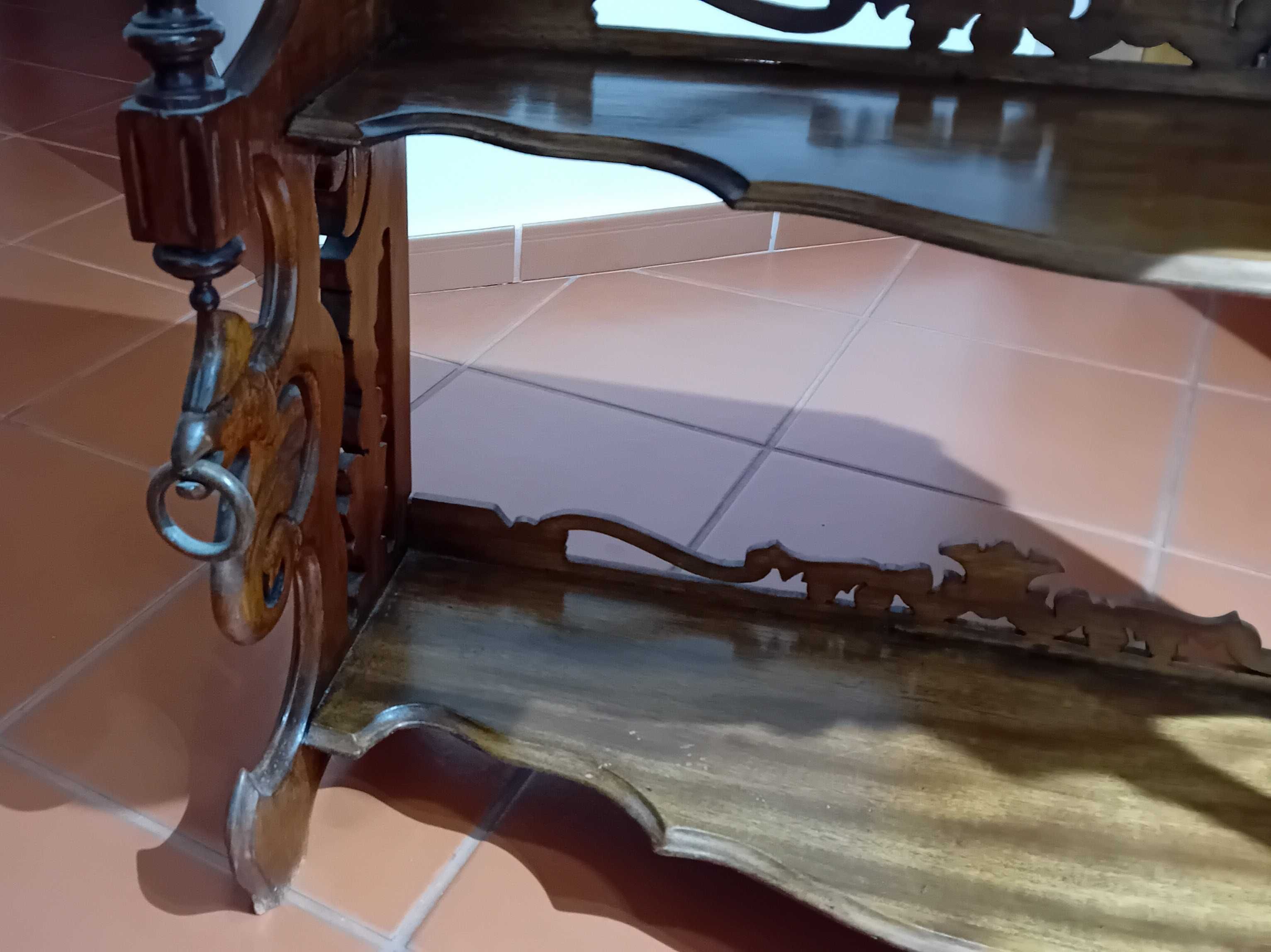 Vendo móvel de entrada, com tampo em mármore