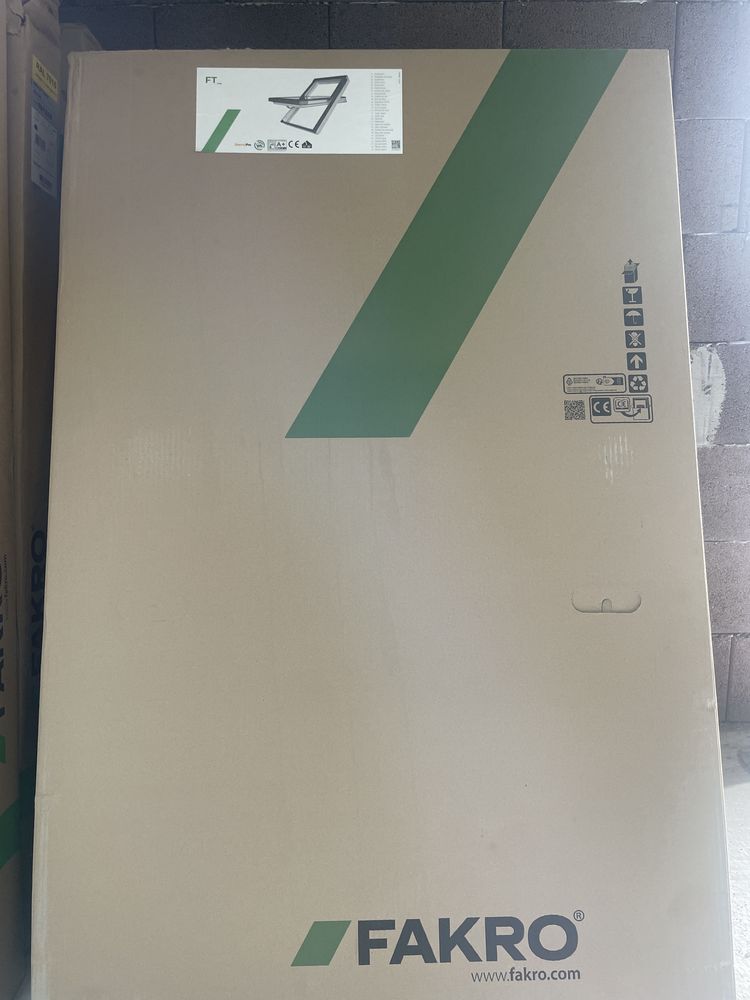 Nowe Okno dachowe FAKRO 94x140 FTP U4 z kolnierzem