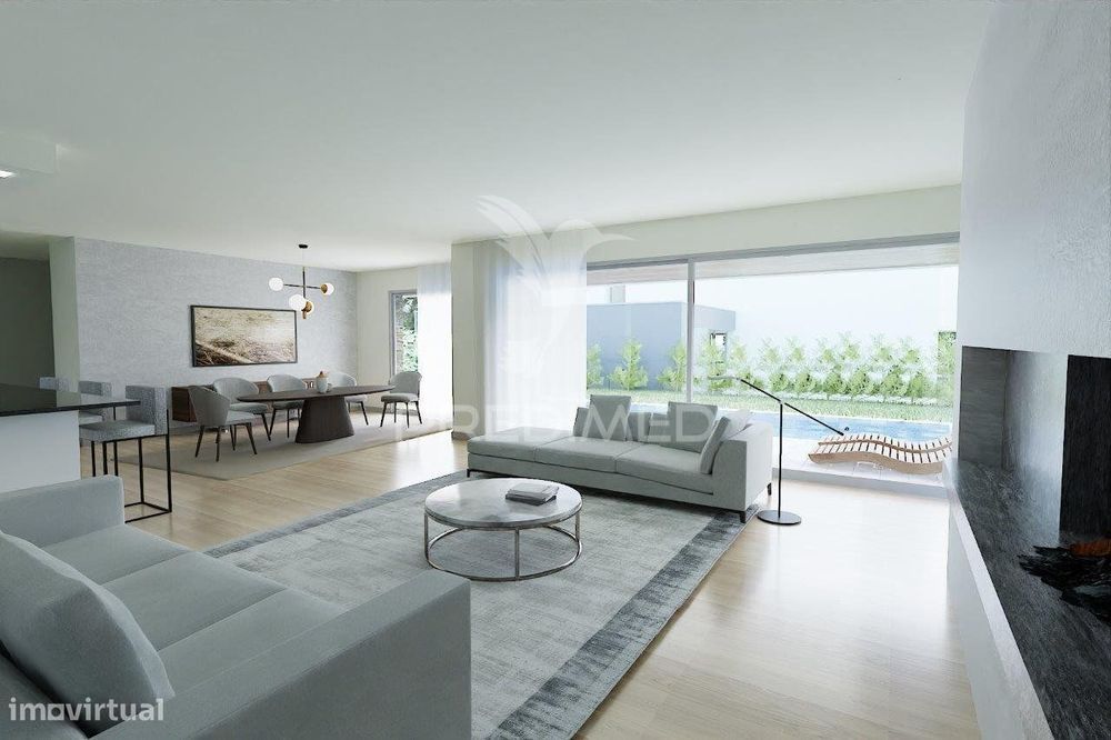 Moradia Independente T5 com Piscina Privada