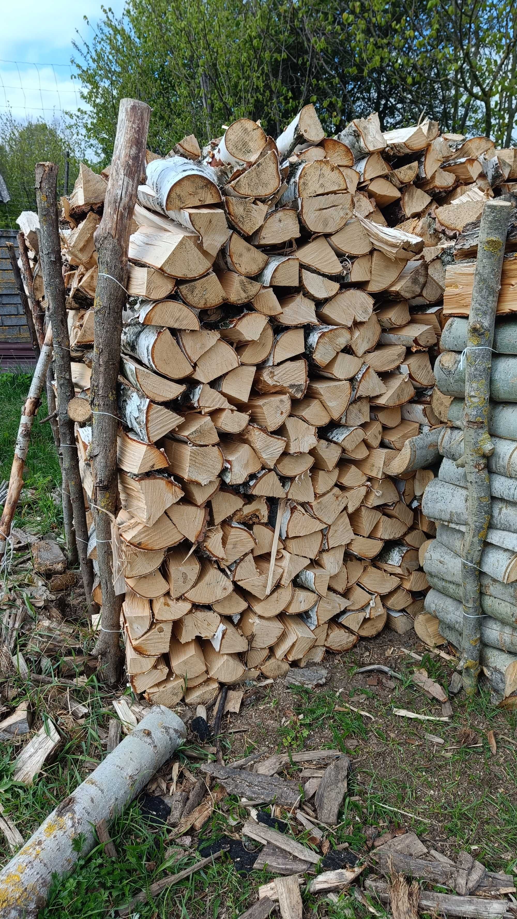 Drewno opałowe w kawałkach: Brzoza, Dąb, Osika.