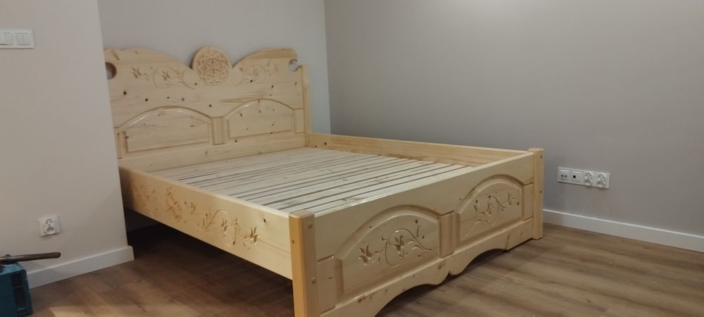 Łóżko góralskie rzeźbione