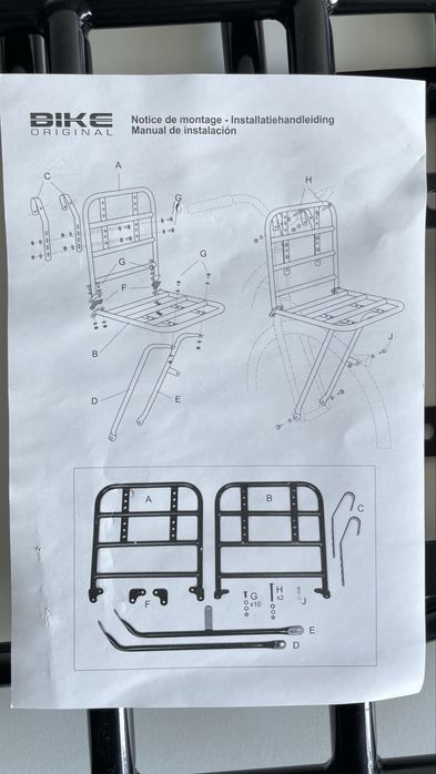 2 suportes para bicicletas e suportes para pneus