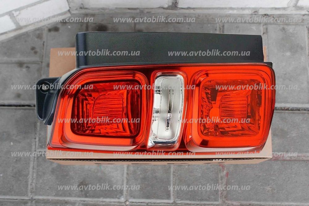 Задний фонарь Renault Trafic, Opel Vivaro, Nissan Primastar, Talento