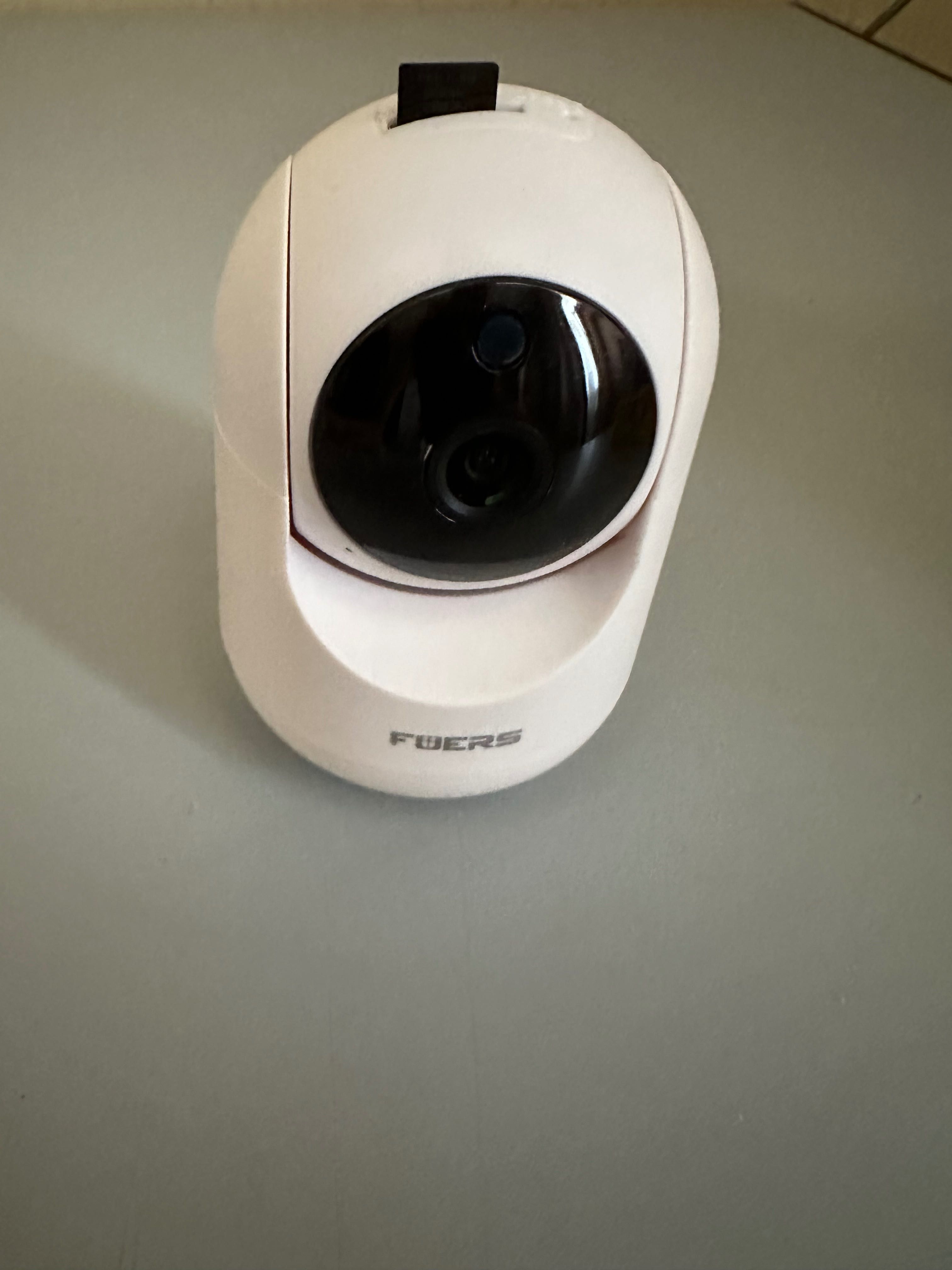 Поворотная Wi-Fi IP камера видеонаблюдения Fuers T09T 3MP Tuya