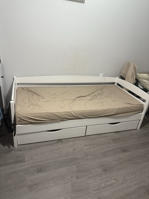 Меблі спальні. Білого кольору