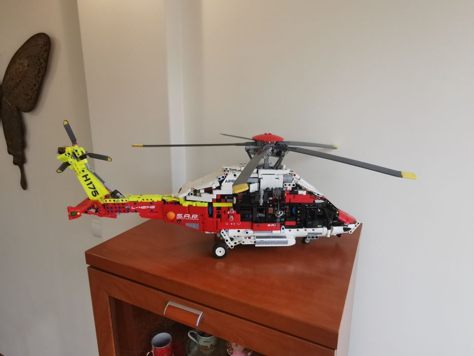 Lego 42145 Airbus H175 Rescue helicopter