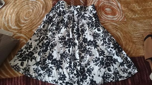 Nowa spódnica orsay kwiaty biała czarna 34