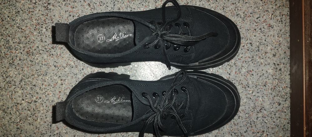 Fajne buty na platformie 37