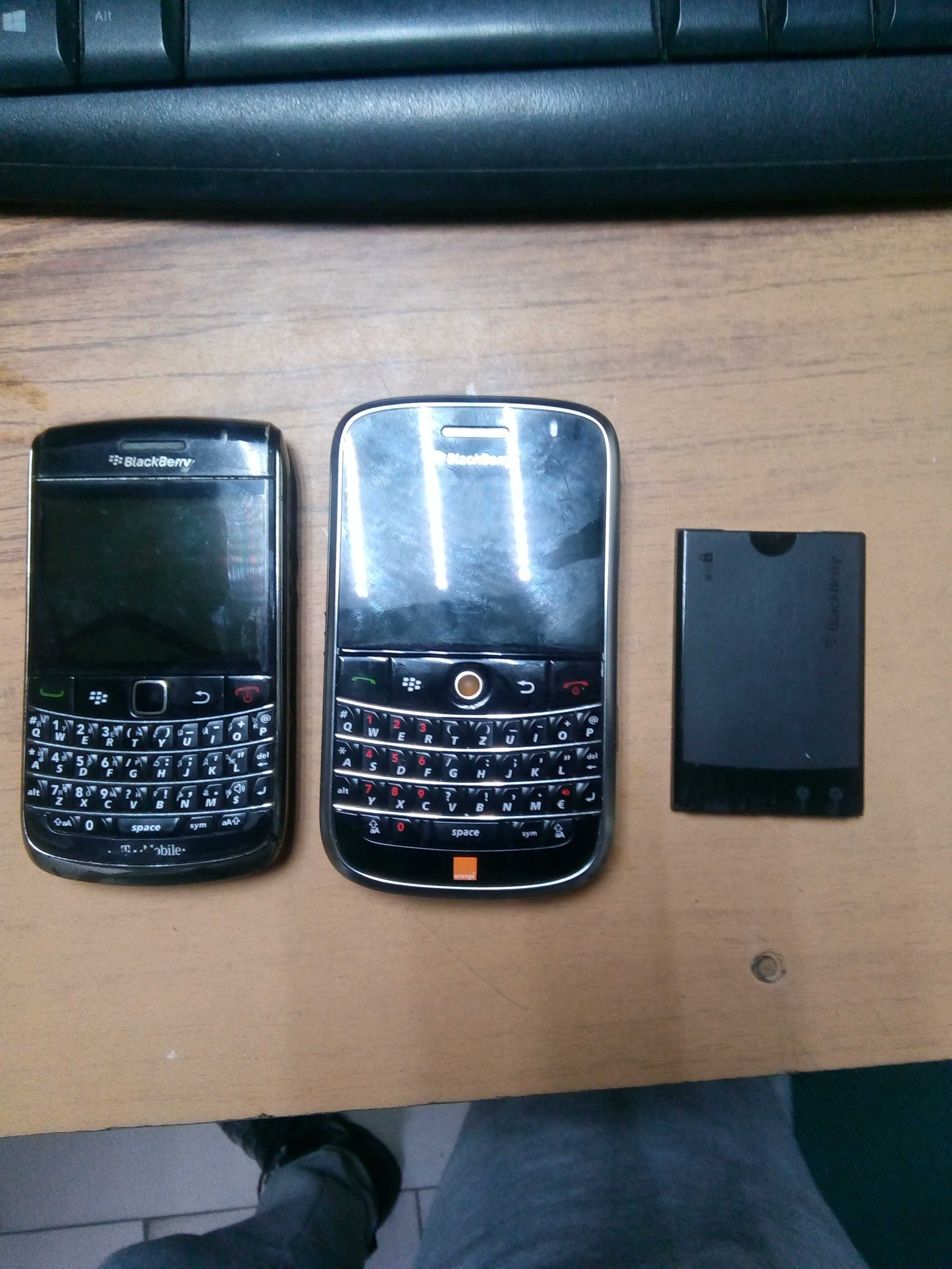 Продам Blackberry 9000 и 9700 на запчасти и аккумулятор