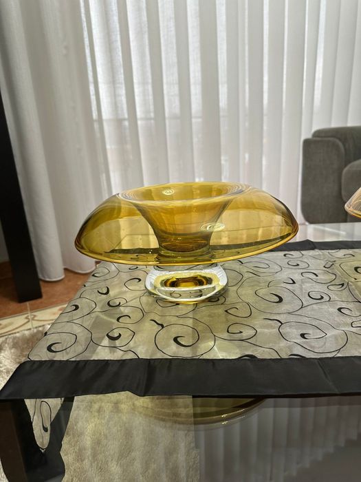 Peças de vidro amarelas