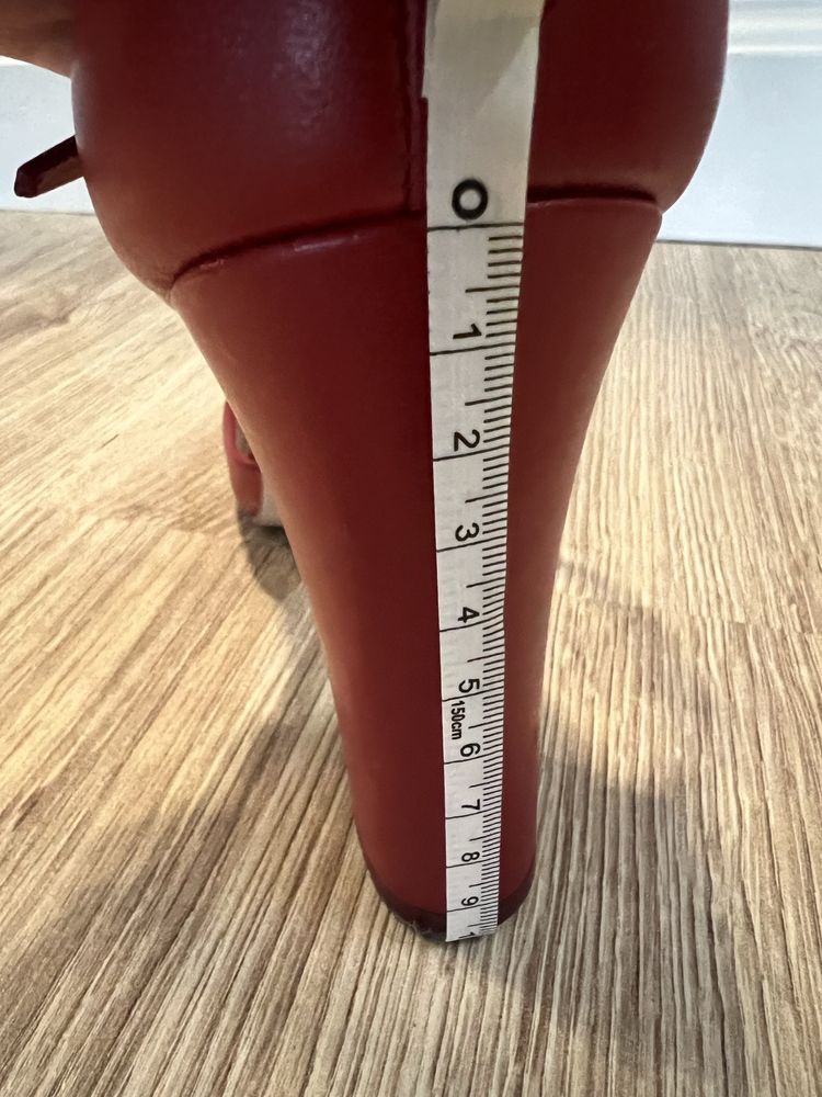 Шкіряні туфлі Uterque