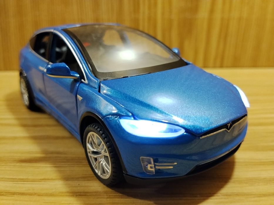Модель Tesla model x 90d 1:32 Автосвит металл свет звук инерция Тесла