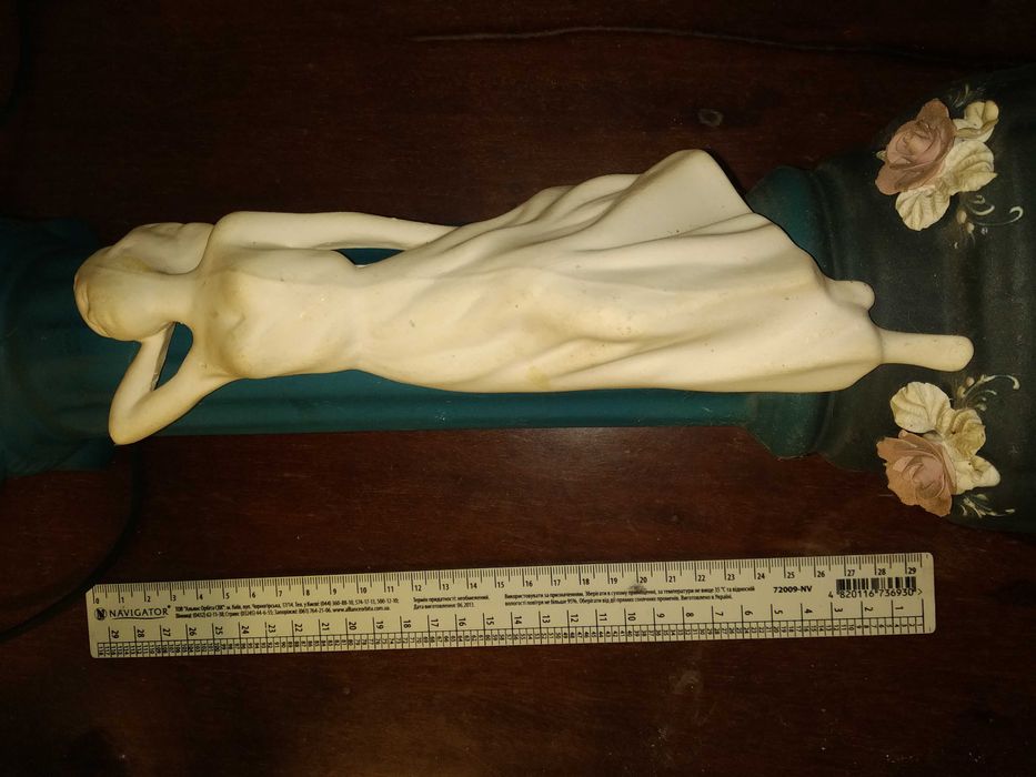 Ваза дівчина та колонна, девушка и колонна