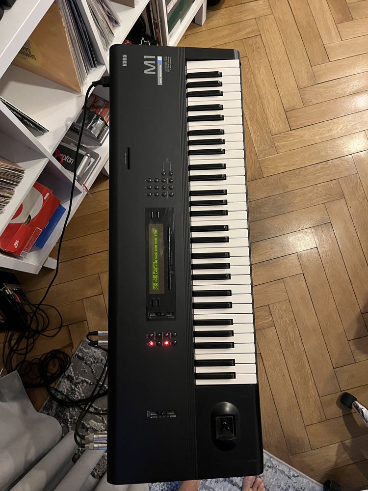 KORG M1 Syntezator - Statyw Gratis