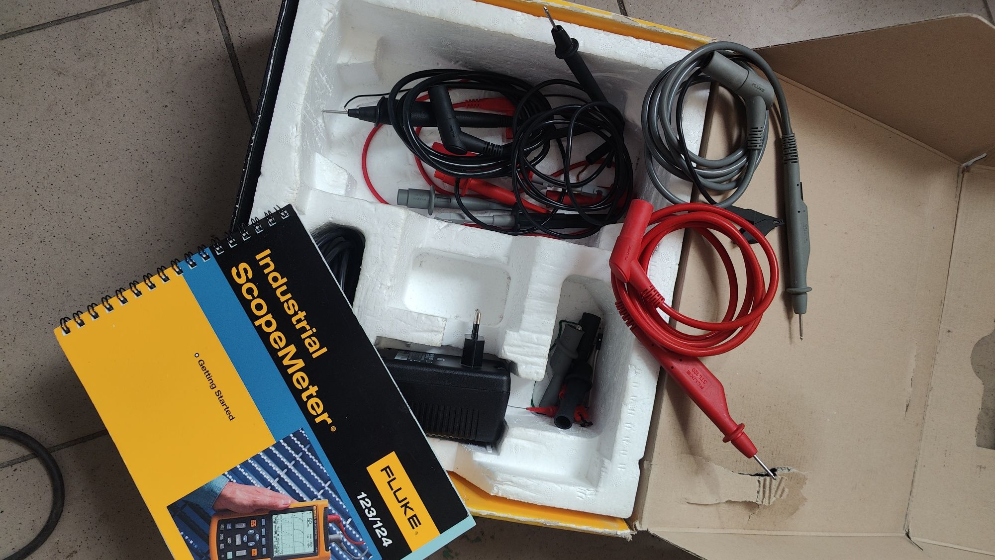 Промышленный осциллограф Fluke 124