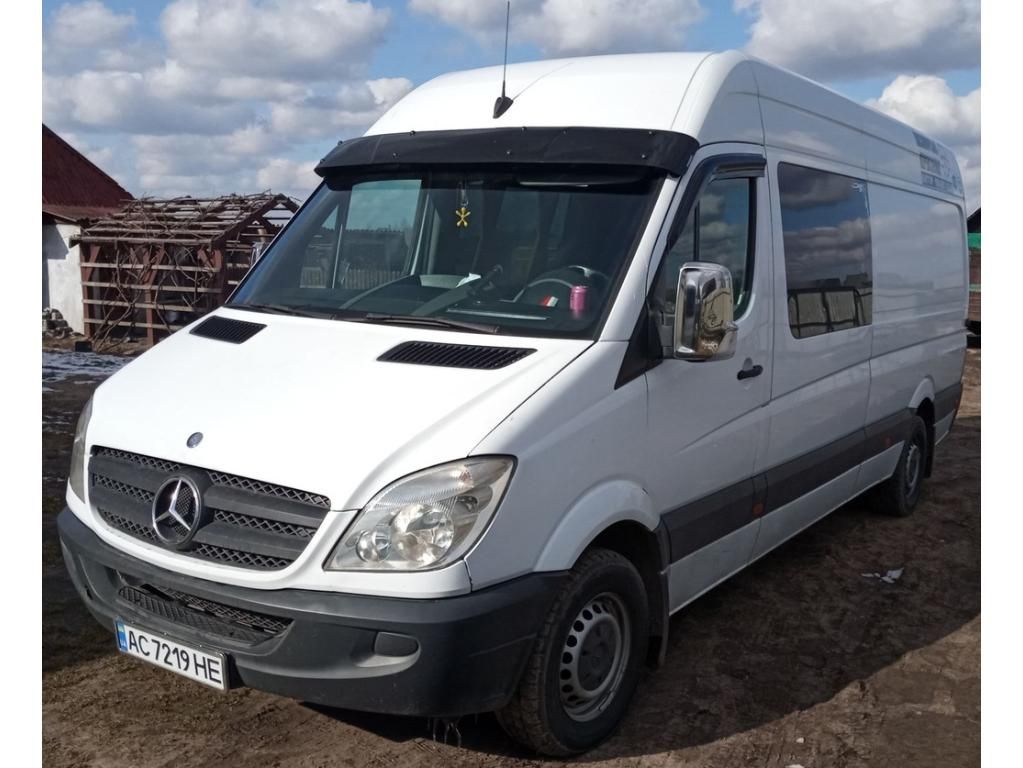 Козырек на лобовое стекло черный для Mercedes Sprinter W906 2006-2018