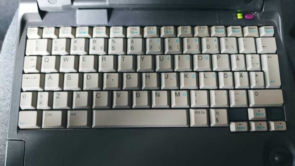 Zabytkowy laptop COMPAQ CONTURA AERO 4/33C