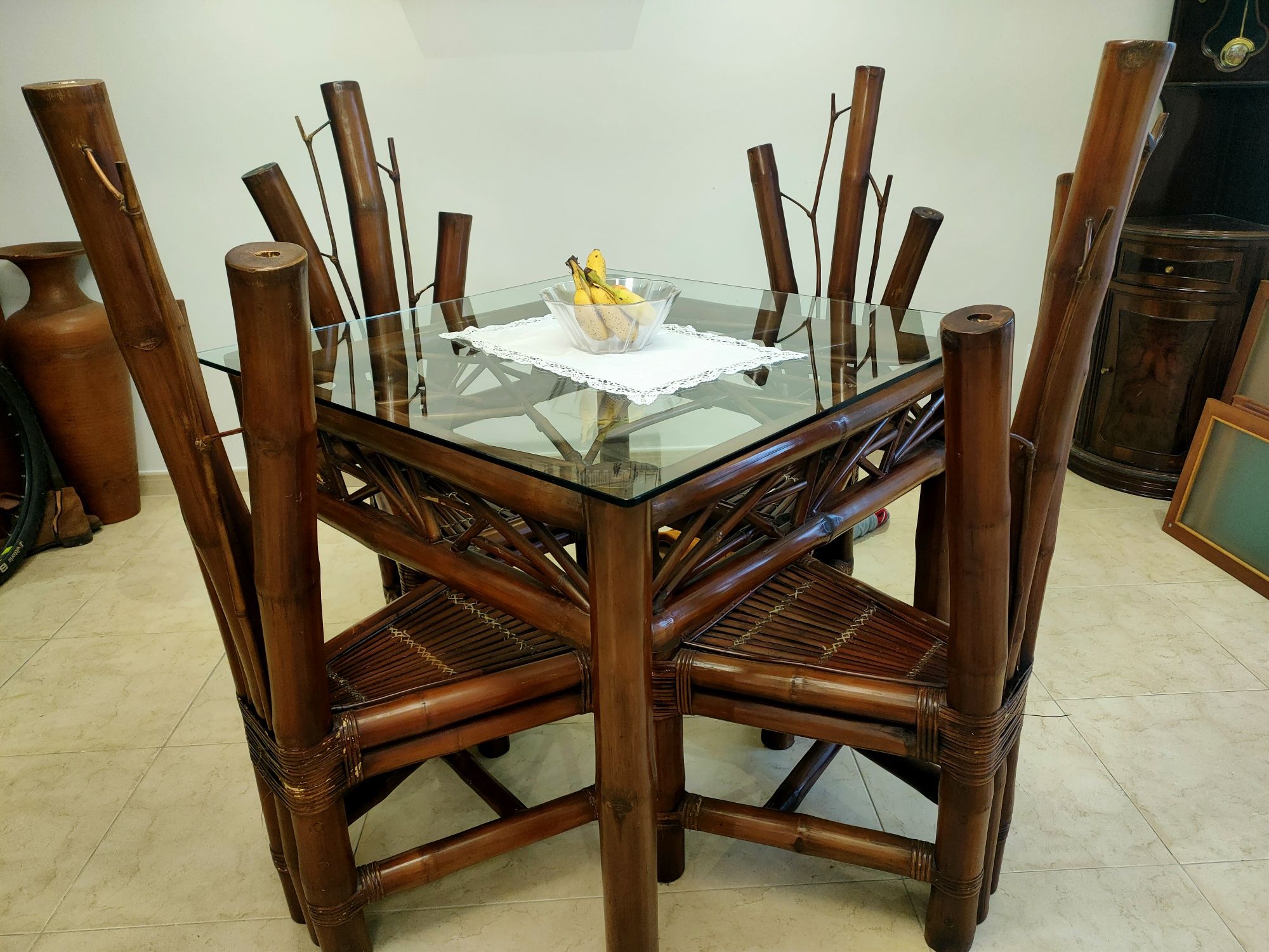 Conjunto único, Mesa em bambu com 4 cadeiras