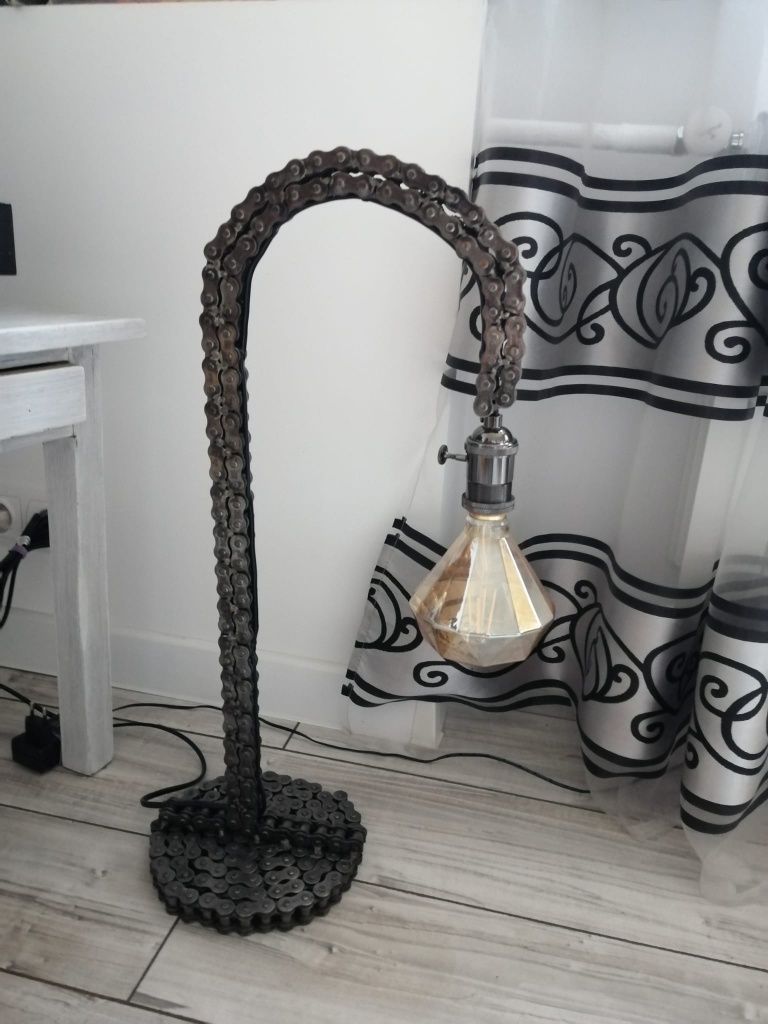 Lampa z lancucha motocyklowego