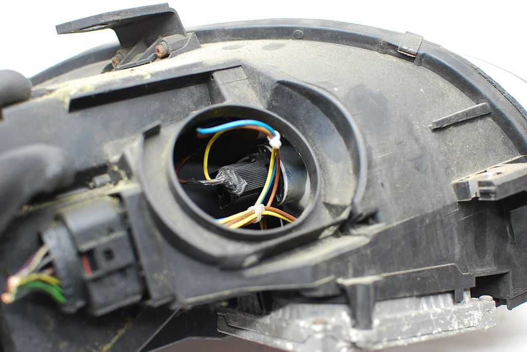 Lampa Lewa Przednia Xenon Komplet Europa 003BM Audi A4 B7