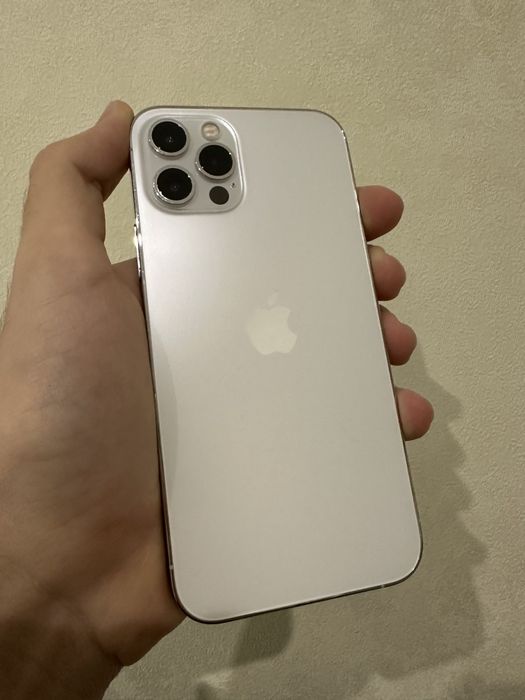 Iphone 12 pro в хорошому стані