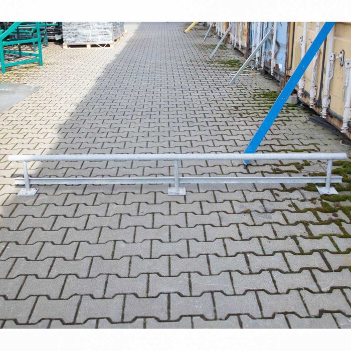 Solidna stalowa barierka ochronna do magazynu – różne wymiary
