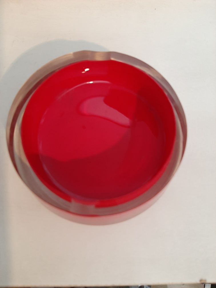 Popielniczka szklana czerwona grube szkło