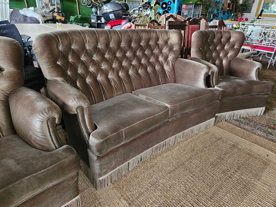 Sofá antigo de dois lugares em veludo - Sem qualquer zona rasgad