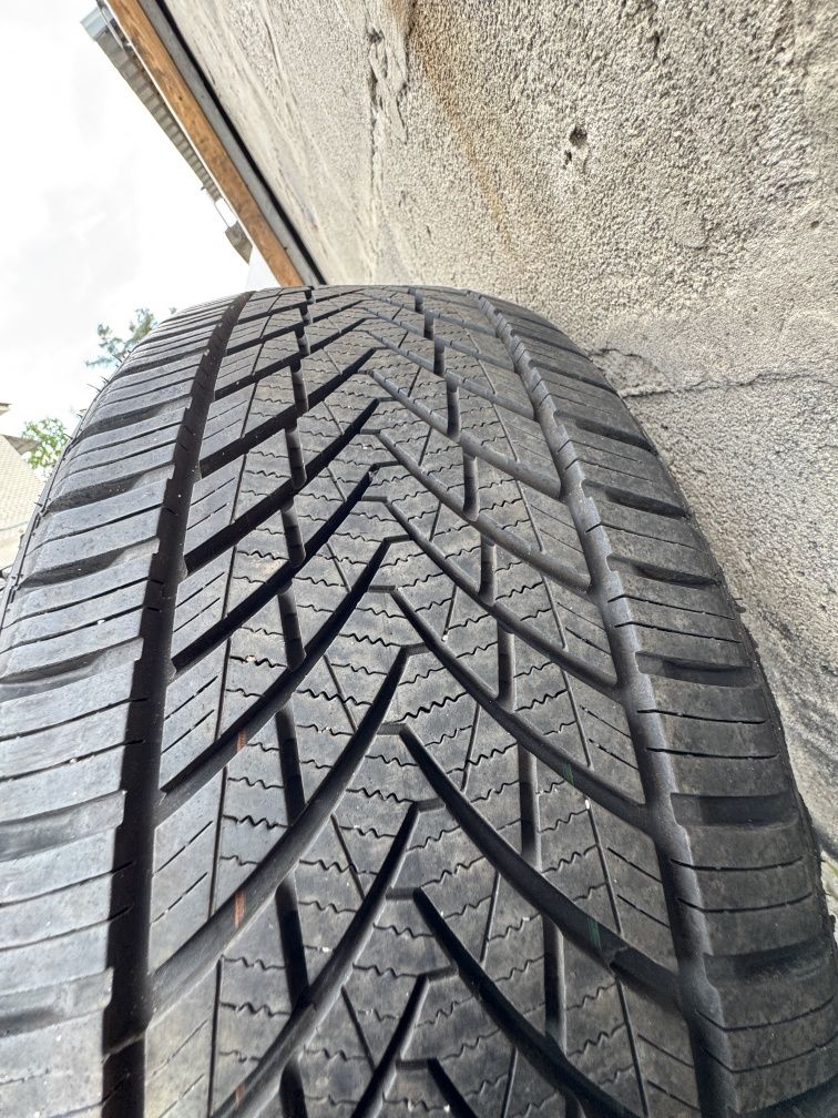 Шини Tracmax A/S Trac Saver
215/55 R18 99V XL
215/55 R18 99V XL
215/55