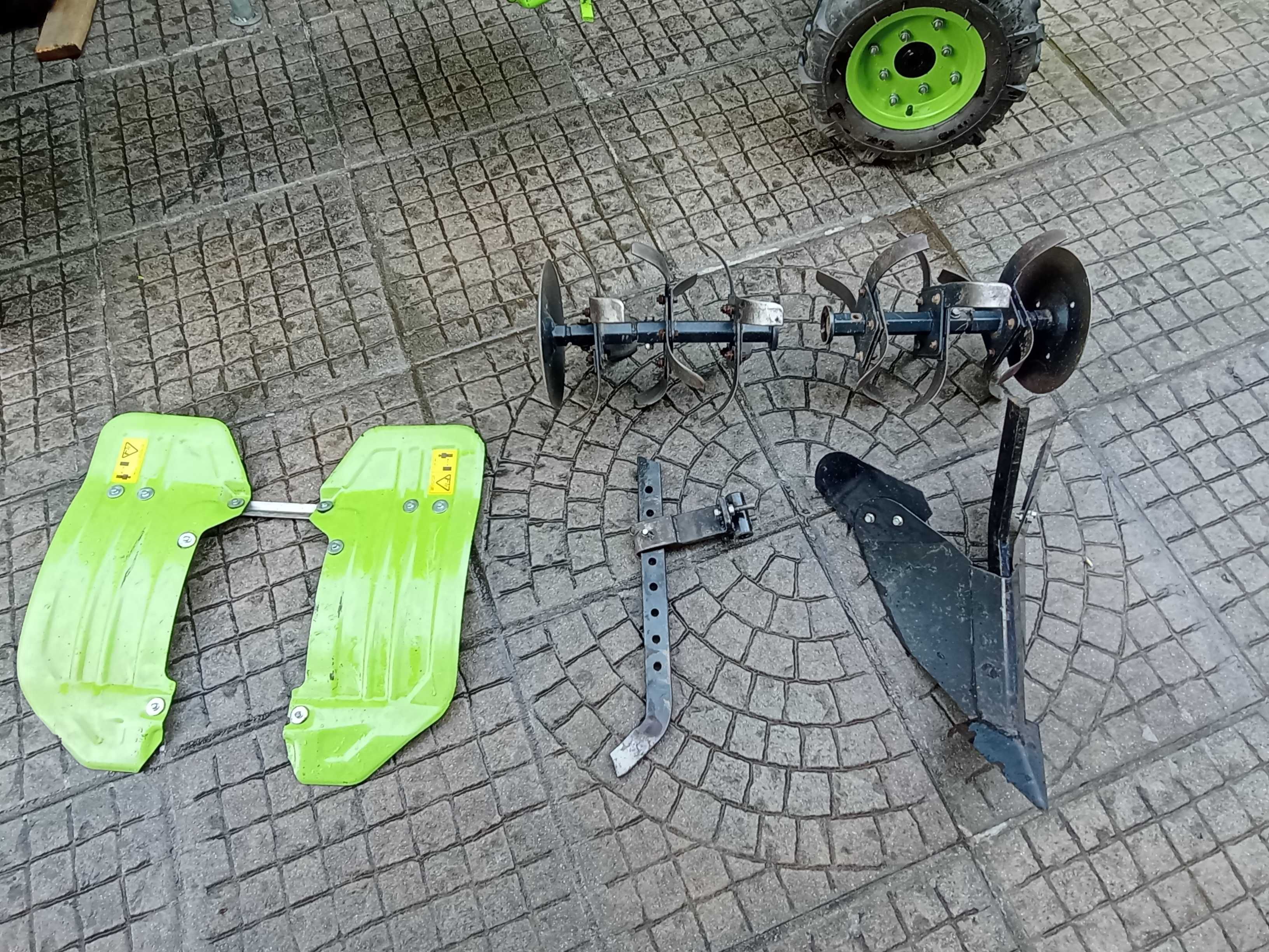 Motoenxada motocultivador atrelado
