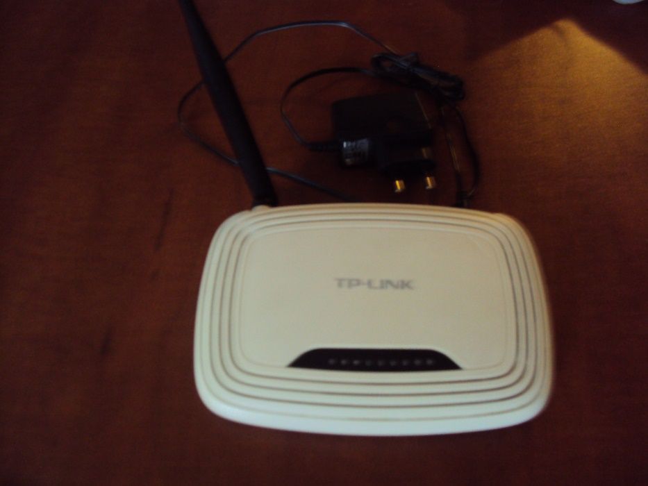 Router TP-LINK TL-WR740N.