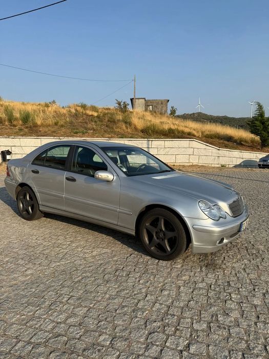 Mercedes-Benz 220