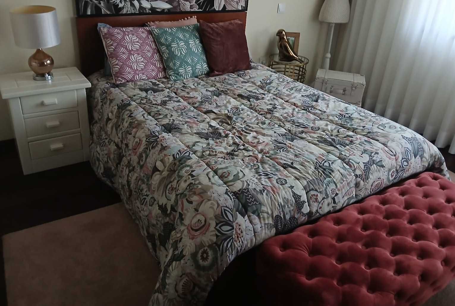 Cama em cerejeira + colchão