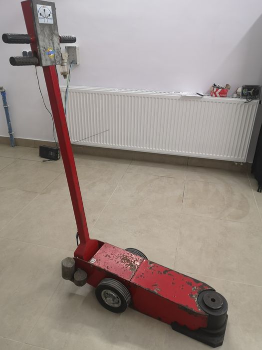 Podnośnik samochodowy Delta 30 ton