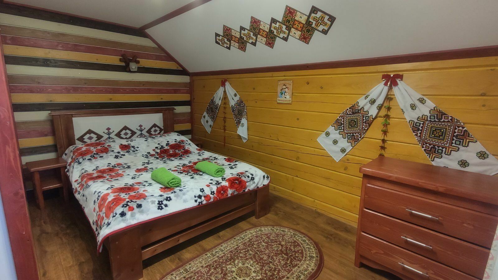 Відпочинок в Карпатах..Садиба Каріна з басейном
