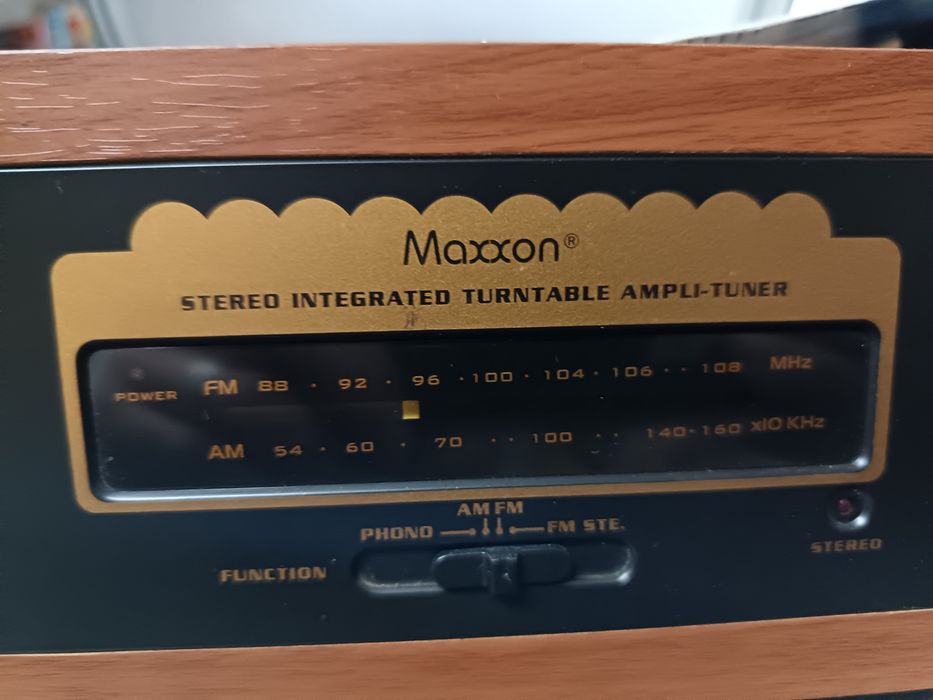 Gira discos com rádio e vinil