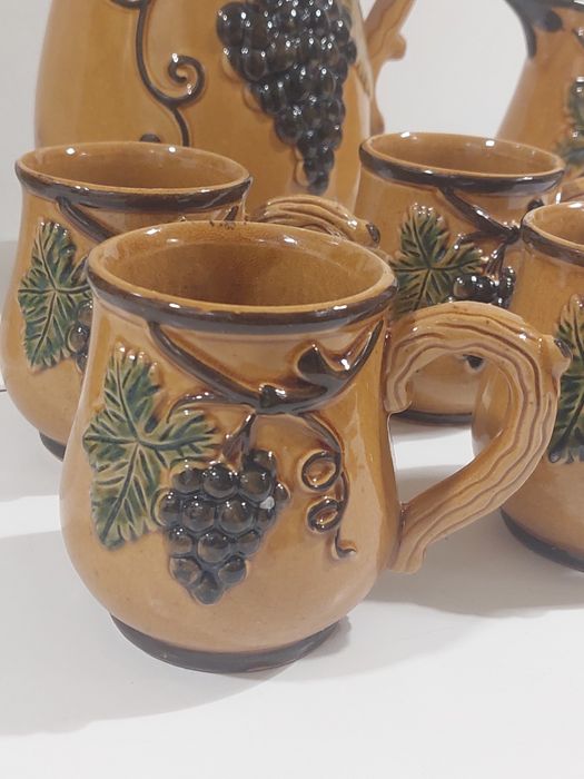 Jarros e 10 canecas de beber