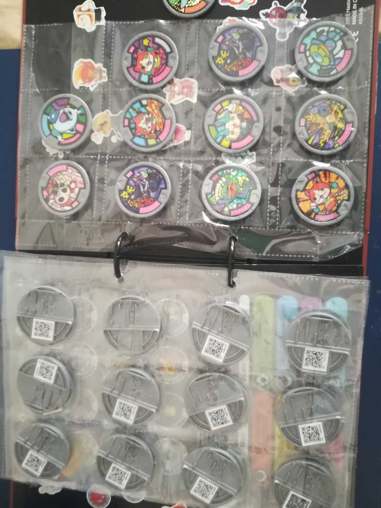 Vendo livro Yo-kai-Watch + Relogios (com 50 chapas)