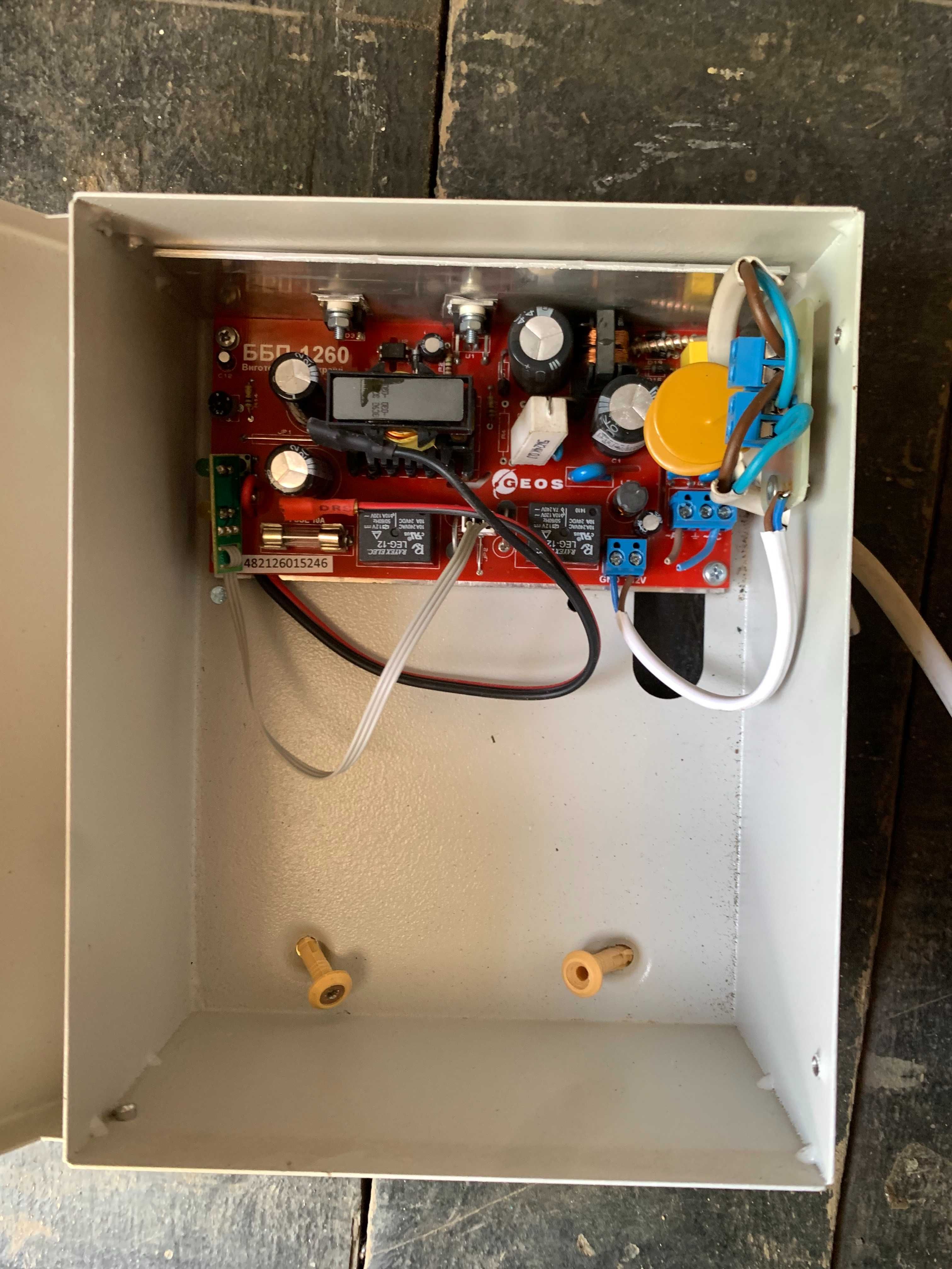 Trinix PSU 5-7А ИБП Бесперебойник Инвертор  преобразователь, закрытый